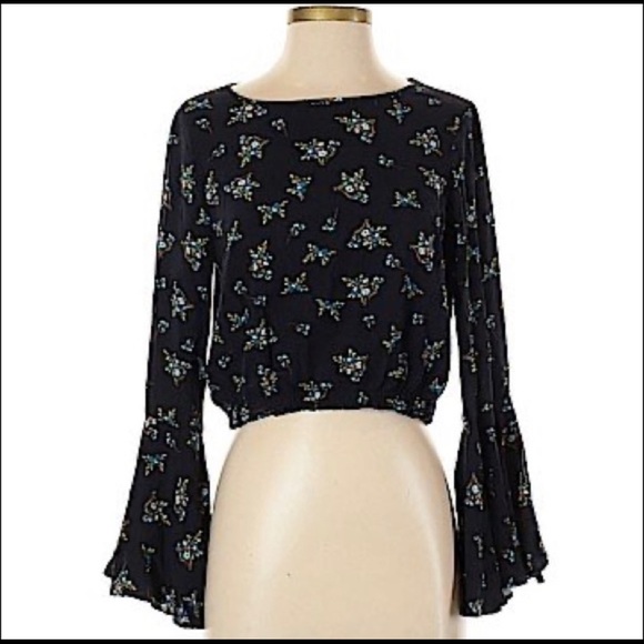 🎉HP🎊Chelsea & Violet Boho Bell Sleeve Blouse - Picture 3 of 4